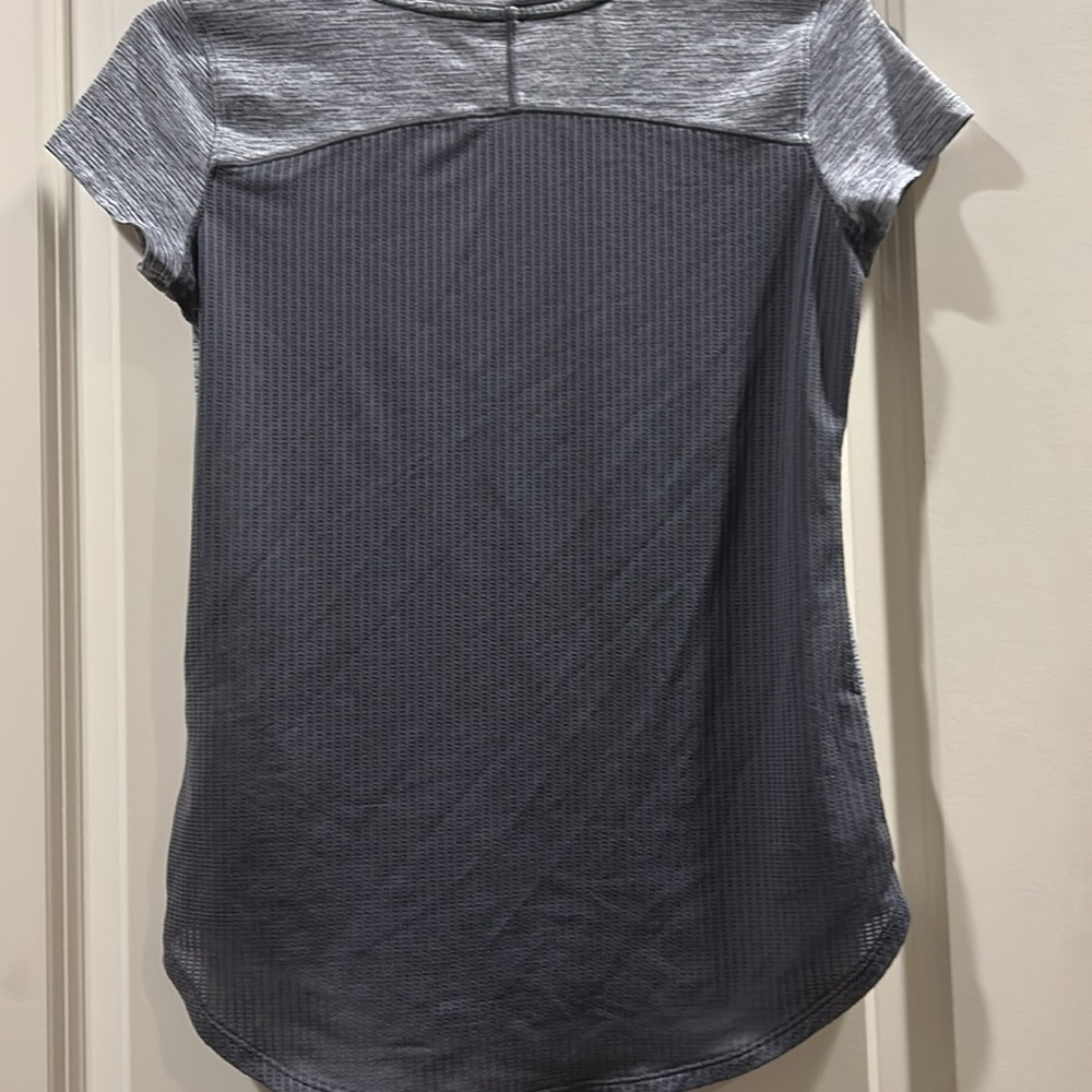 Under Armour Heat Gear Mesh Back fitted run top short sleeves scoop hem size XS
